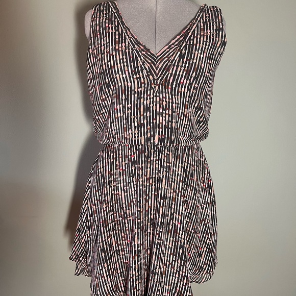 White House black market flowing short dress wedding guest - Picture 1 of 7